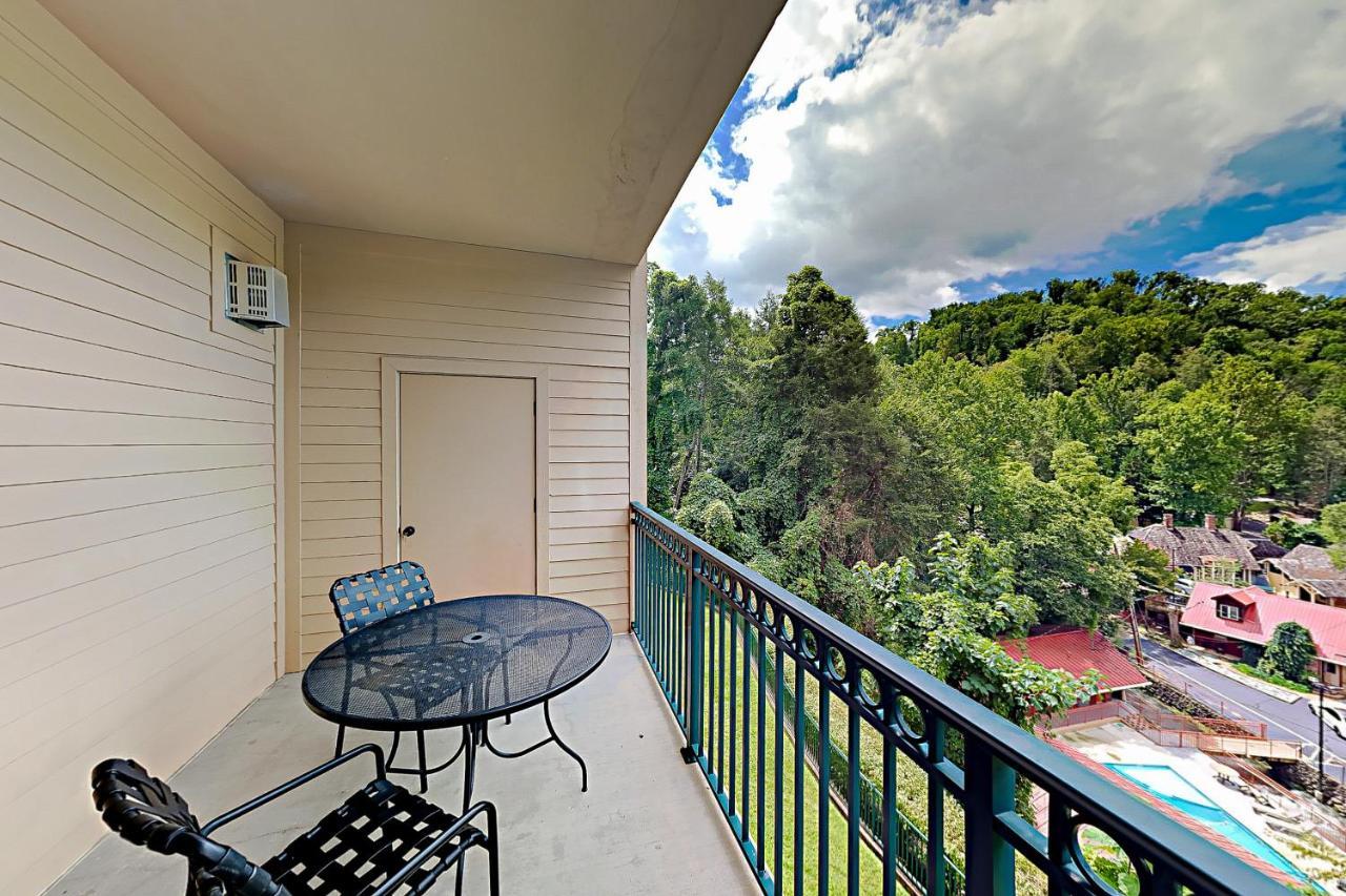 Summit Manor Condos Unit B3052 แกตลิงเบิร์ก ภายนอก รูปภาพ